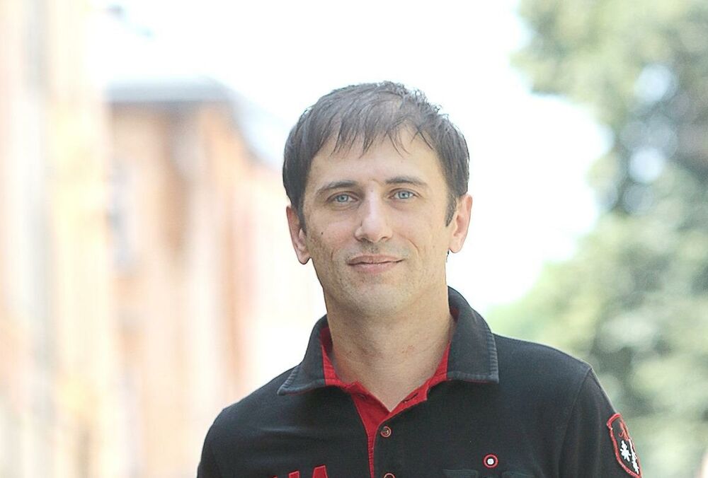 Поліція прийшла з обшуком до відомого волонтера