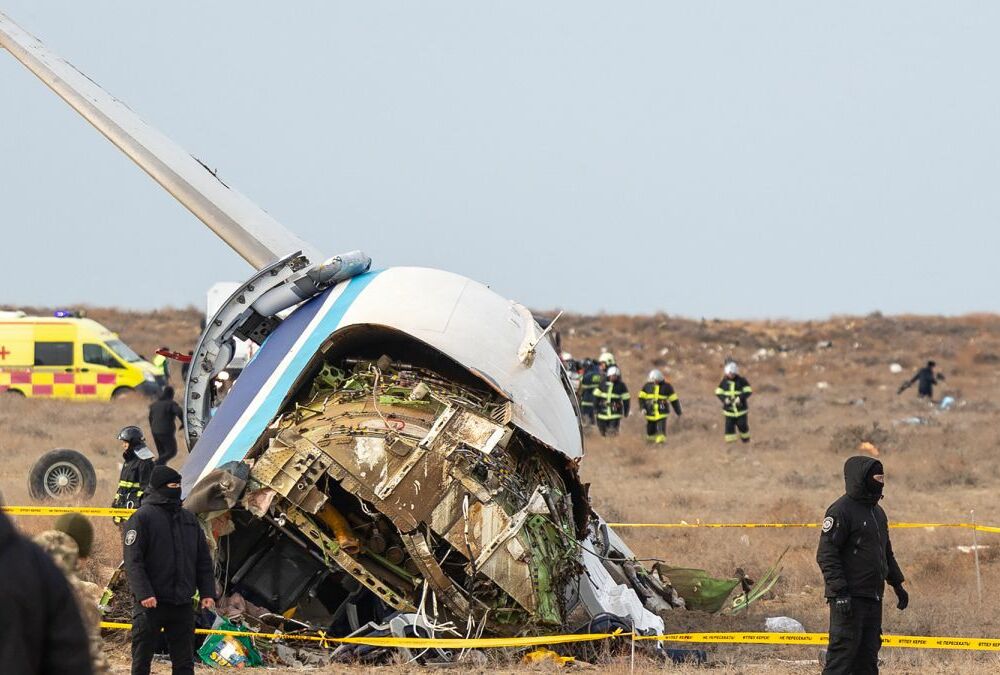 Падение самолета в Казахстане: Алиев заявил об атаке с земли в районе Грозного