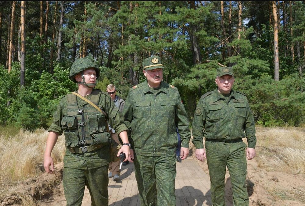 Эксперт о вероятном вторжении Беларуси: продолжается опрокидывание войск и ”Искандеров” в границу