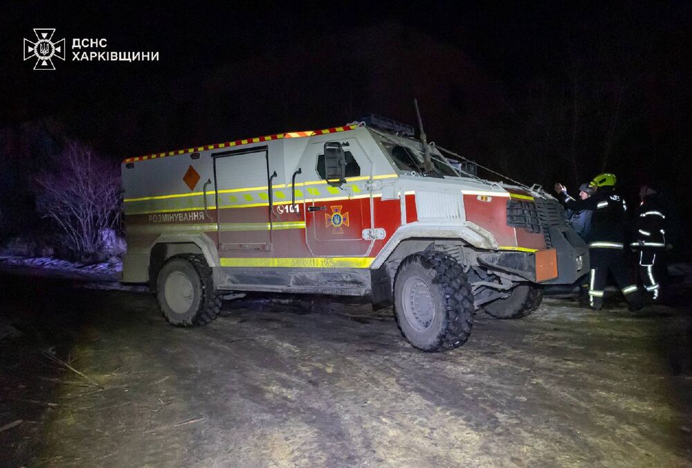 В Харьковской области во время ликвидации последствий российской атаки спасатели дважды попали под обстрел