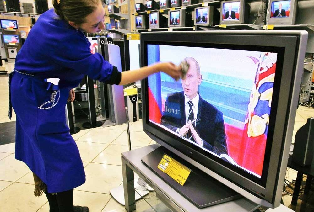 В Латвии отключили полтора десятка российских телеканалов В Латвии отключили полтора десятка российских телеканалов