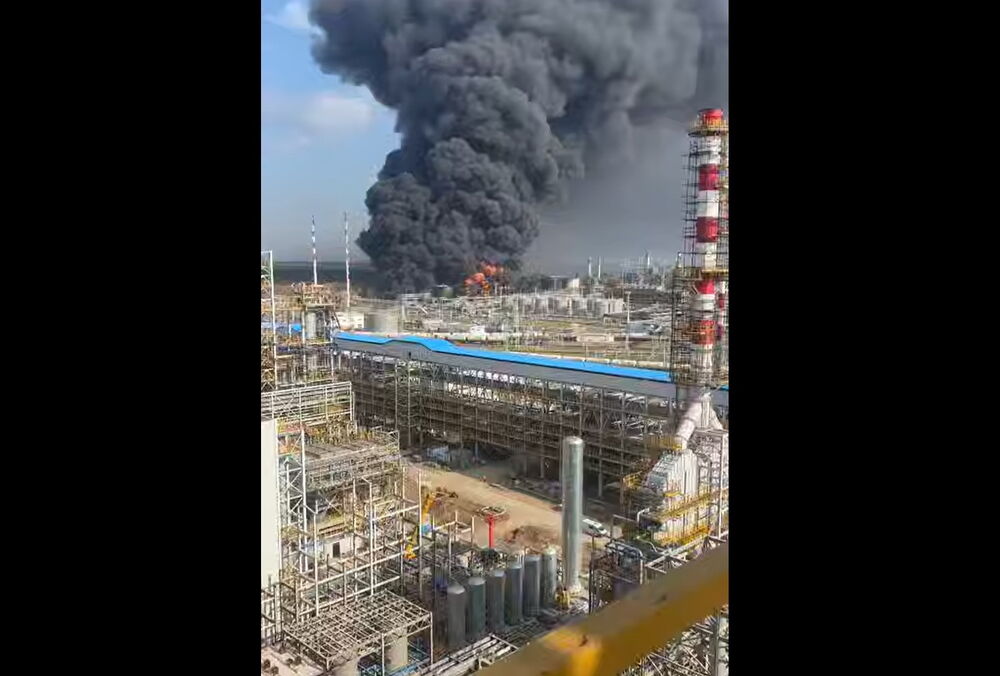 Пожежу на Новошахтинському НПЗ після атаки українських БПЛА ліквідували через п'ять днів