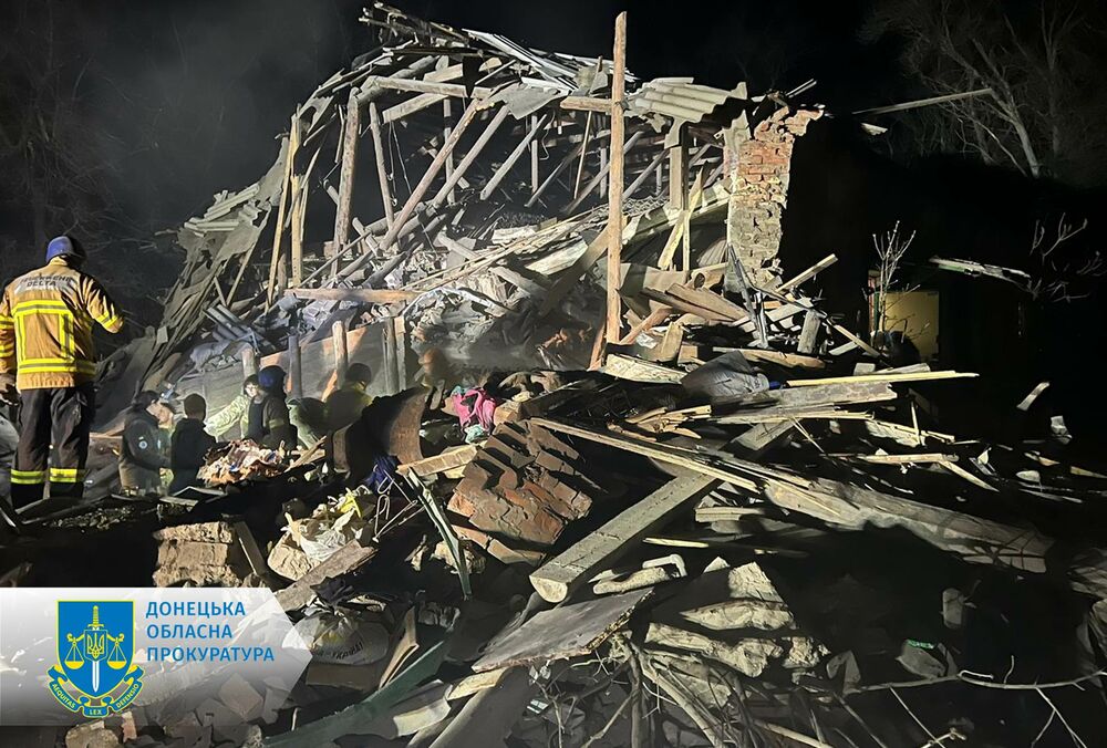 Росія вночі обстріляла ”Пункт незламності” у Костянтинівці: загинули 3 людини (фото)