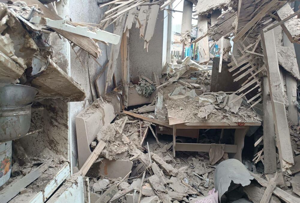 Оккупанты обстреляли жилой сектор Никополя: четыре человека ранены (фото)