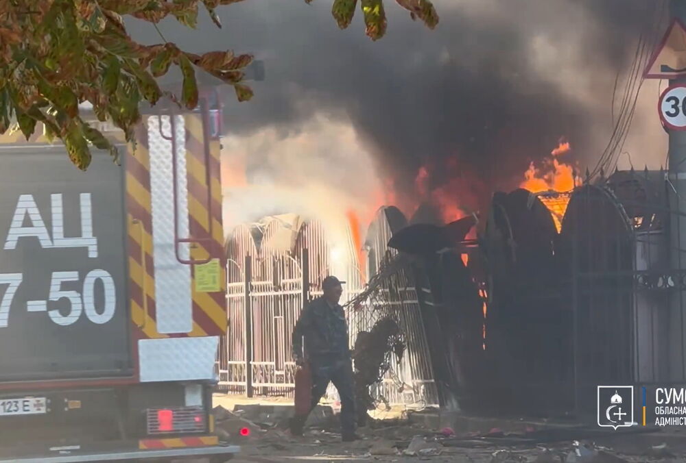 Росіяни завдали удару по Центральному ринку в Сумах