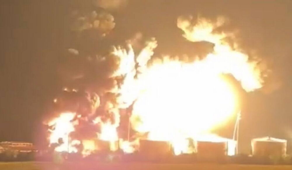 Дрони вдруге за місяць атакували нафтобазу ”Атлас” у Ростовській області: кадри