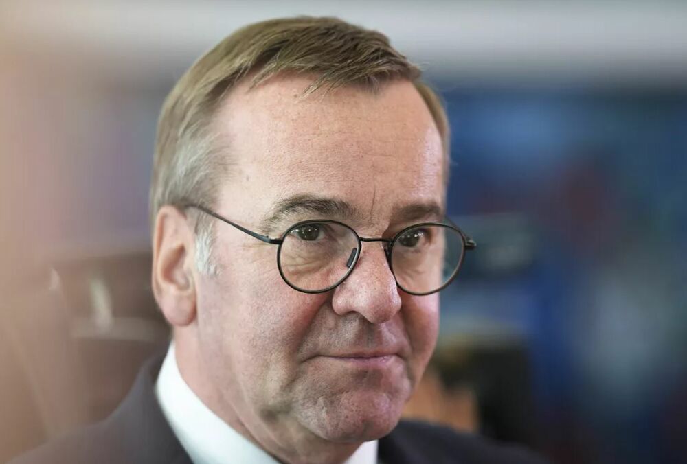 Зал вибухнув оплесками: Міністр оборони Німеччини відповів на критику Венса