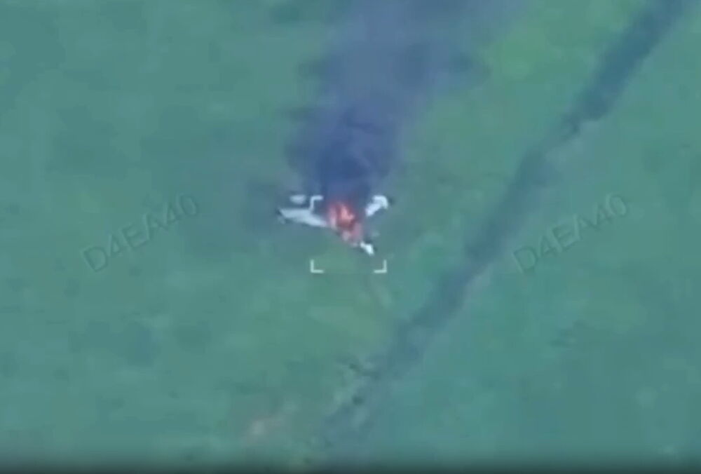 Появилось видео с пылающим российским Су-35, который утром сбили ВСУ