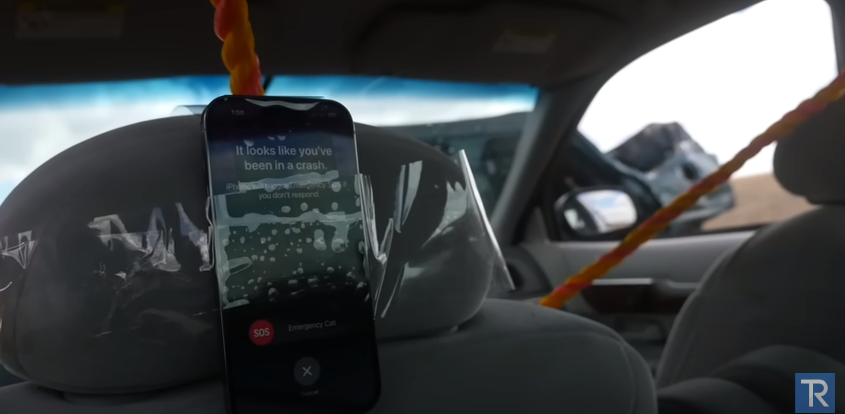 Блогер розбив машину, щоб перевірити, як на iPhone 14 працює детектор ДТП