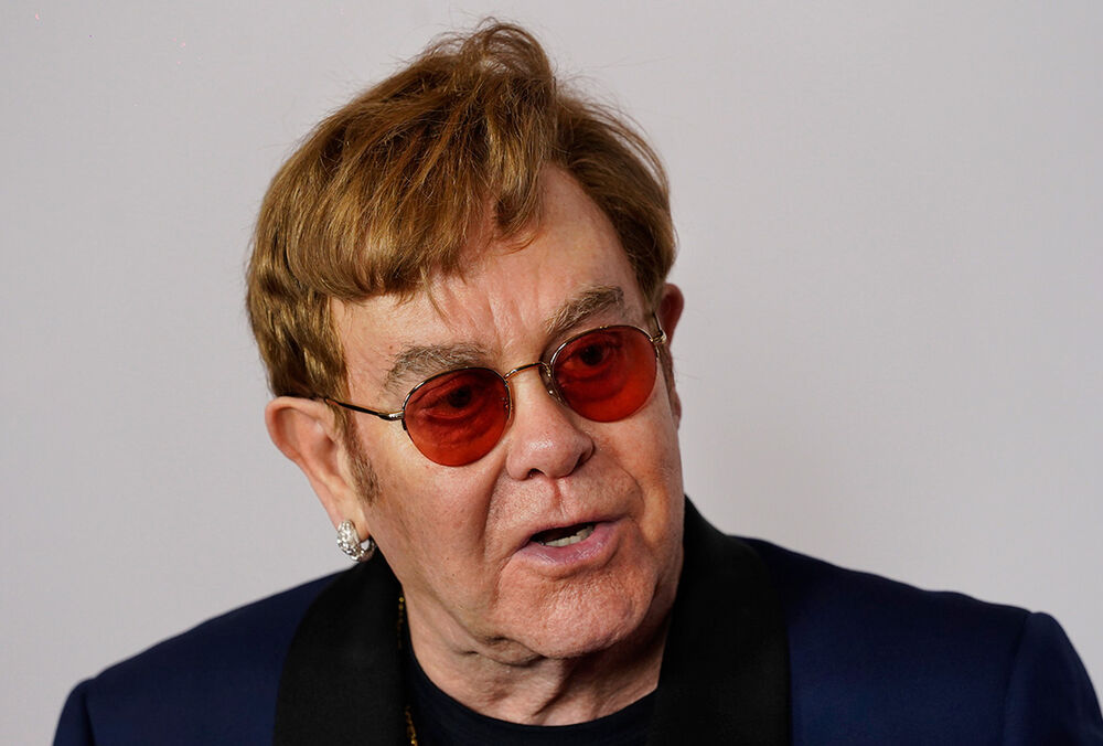 Элтон Джон пожертвовал для Украины 125 тысяч долларов