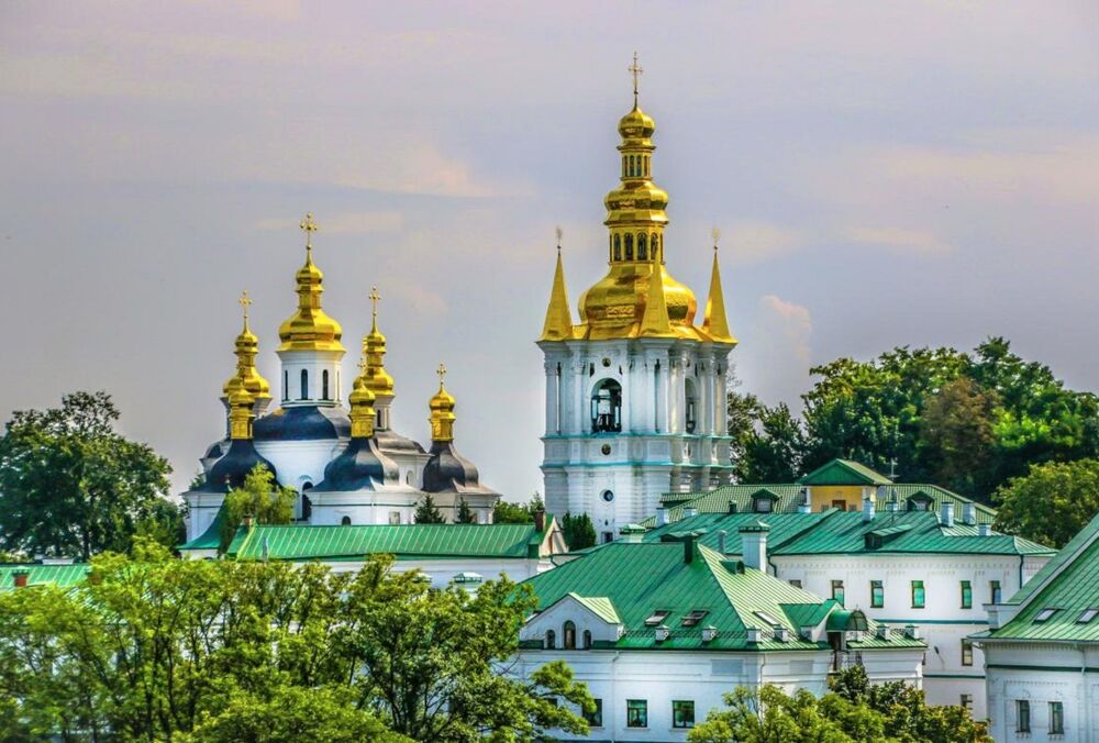 ЗМІ: духовний наставник родини Медведчука все ще живе у Києво-Печерській лаврі