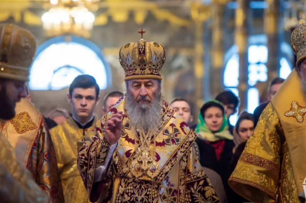 Митрополит Онуфрій та ще понад 20 священиків УПЦ МП мають російські паспорти