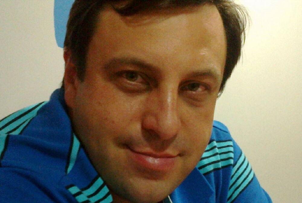 В Бердянске подорвали авто с коллаборантом В Бердянске подорвали авто с коллаборантом