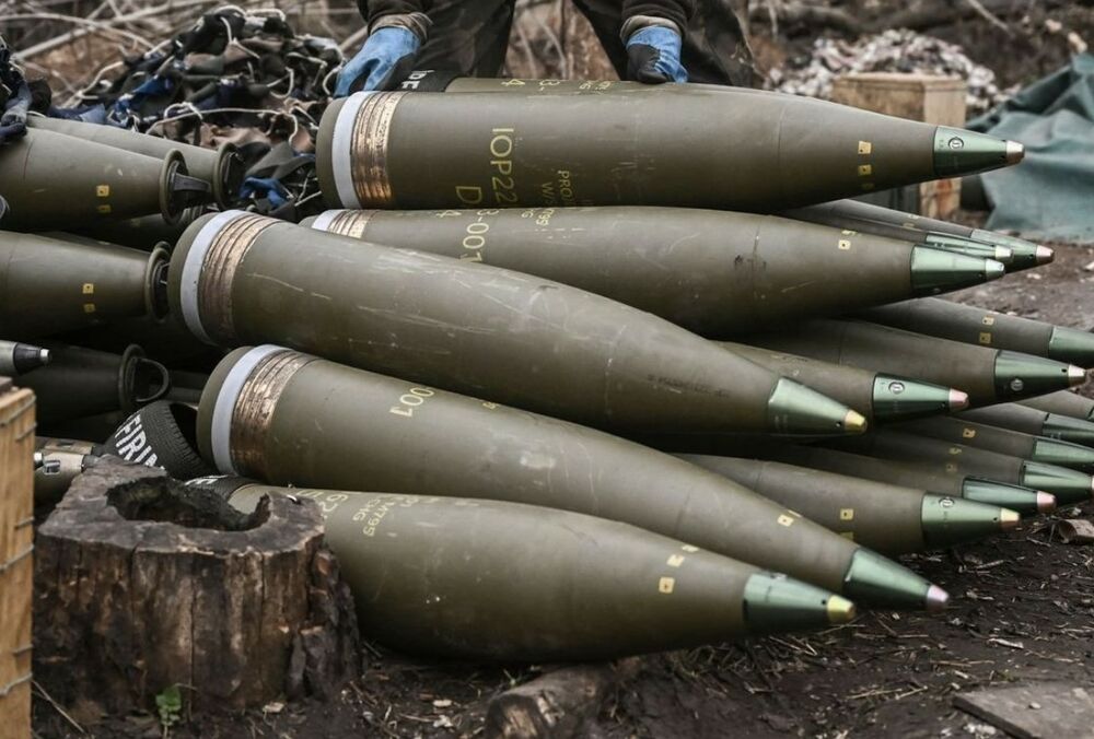 США начали поставлять боеприпасы Украине США начали поставлять боеприпасы Украине