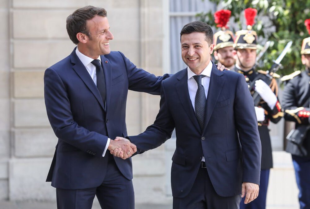 Зеленський провів телефонну розмову з Макроном на тему загострення на Донбасі