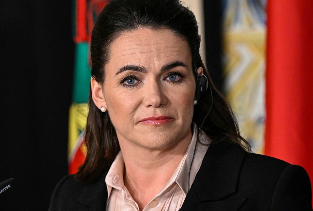 Президент Венгрии уходит в отставку