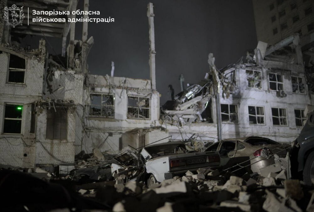 Під завалами будівлі клініки у Запоріжжі перебуває вісім осіб