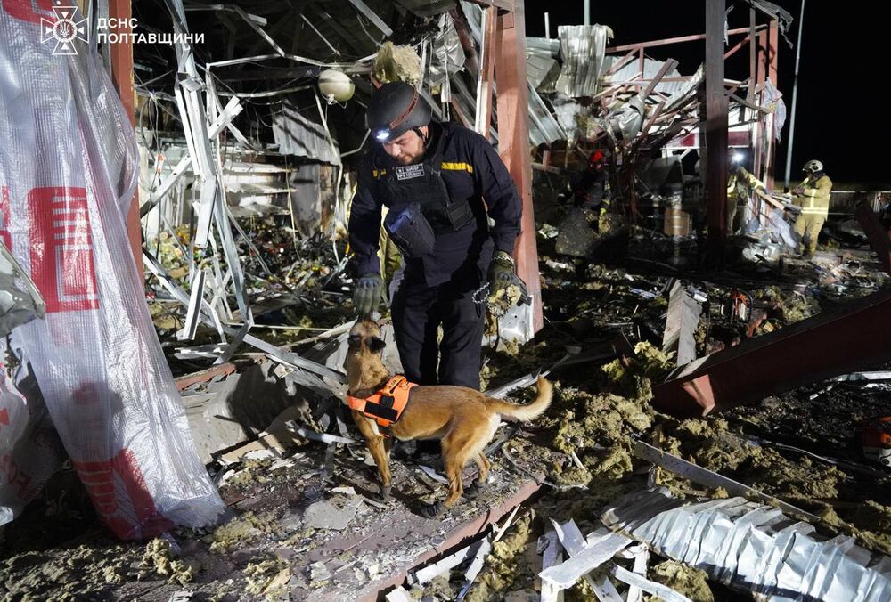 Рятувальники показали наслідки російської атаки на АЗС у Полтавській області