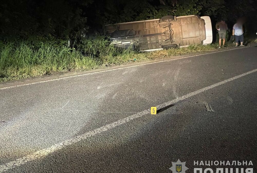 На Вінниччині перекинувся автобус з дітьми: фото