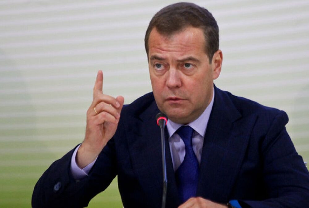 ”Нынешние ультиматумы – детская разминка”: Медведев в панике выссказался об отказе Зеленского от переговоров 