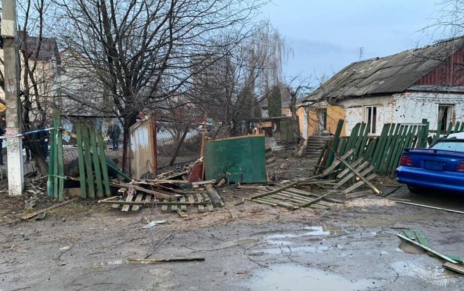 Повреждены машины и дома: под Киевом прогремел мощный взрыв