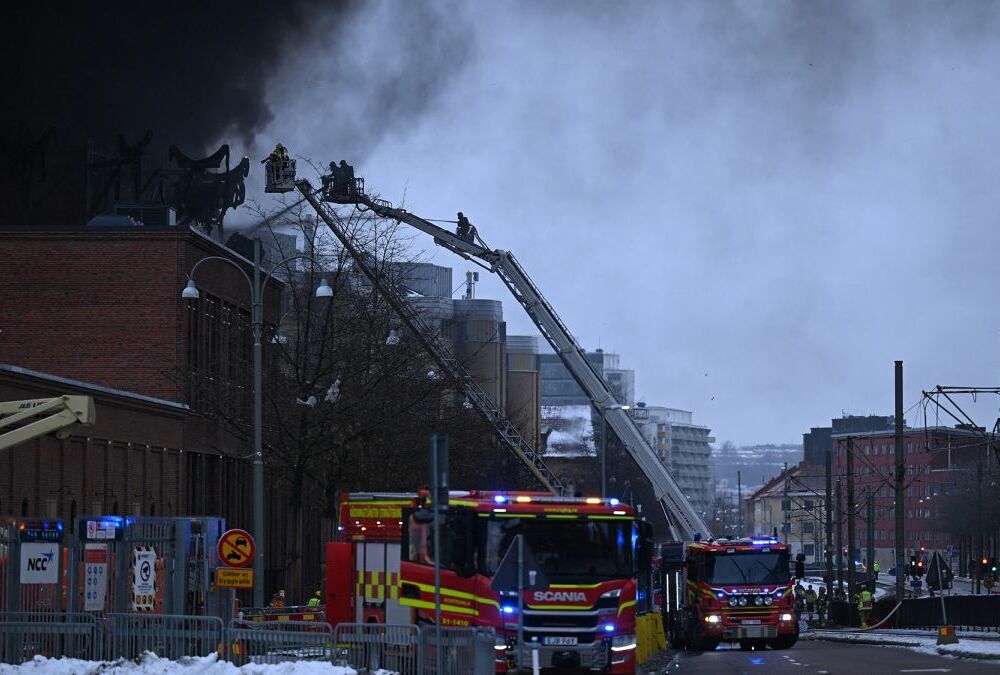Мощные взрывы уничтожили самый большой аквапарк Швеции Мощные взрывы уничтожили самый большой аквапарк Швеции
