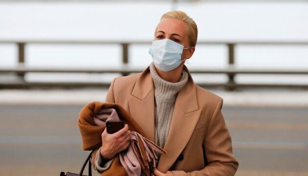 Дружина Олексія Навального прилетіла до Німеччини рейсом з Росії