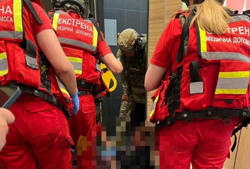 Стрельба в Черкассах: раненый в McDonald's - военнослужащий