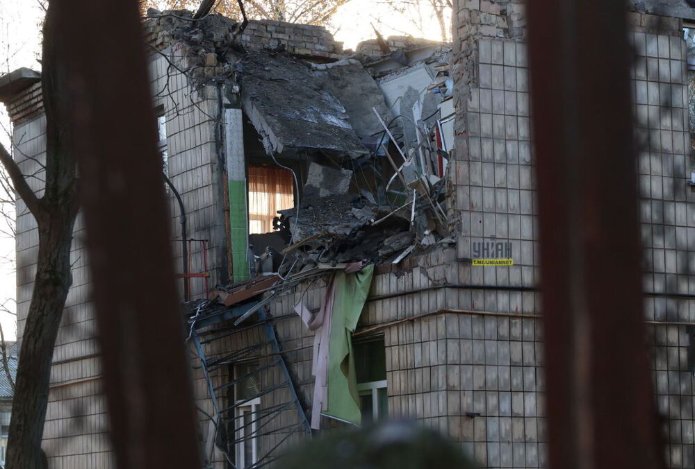 У Києві через атаку дронів постраждала дитина. Без світла залишилися десятки житлових будинків