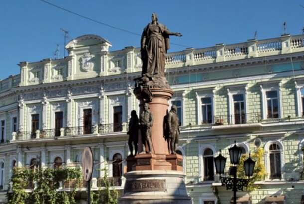 В Одессе активисты собрались на акцию сноса памятника Екатерине II