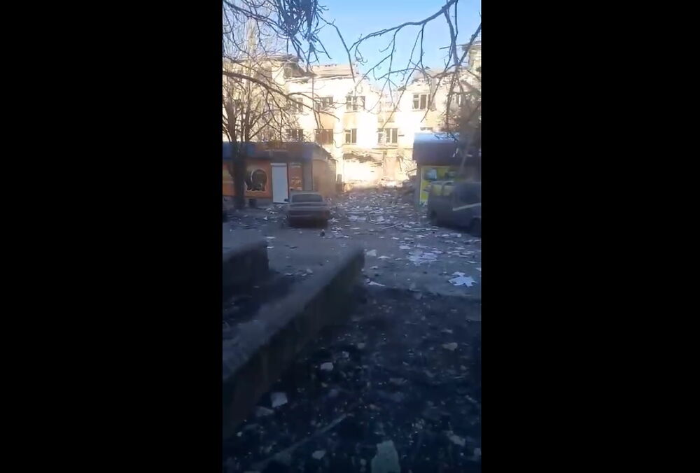 ВСУ нанесли удар по ”военной комендатуре” в оккупированной Васильевке: видео ВСУ нанесли удар по ”военной комендатуре” в оккупированной Васильевке: видео