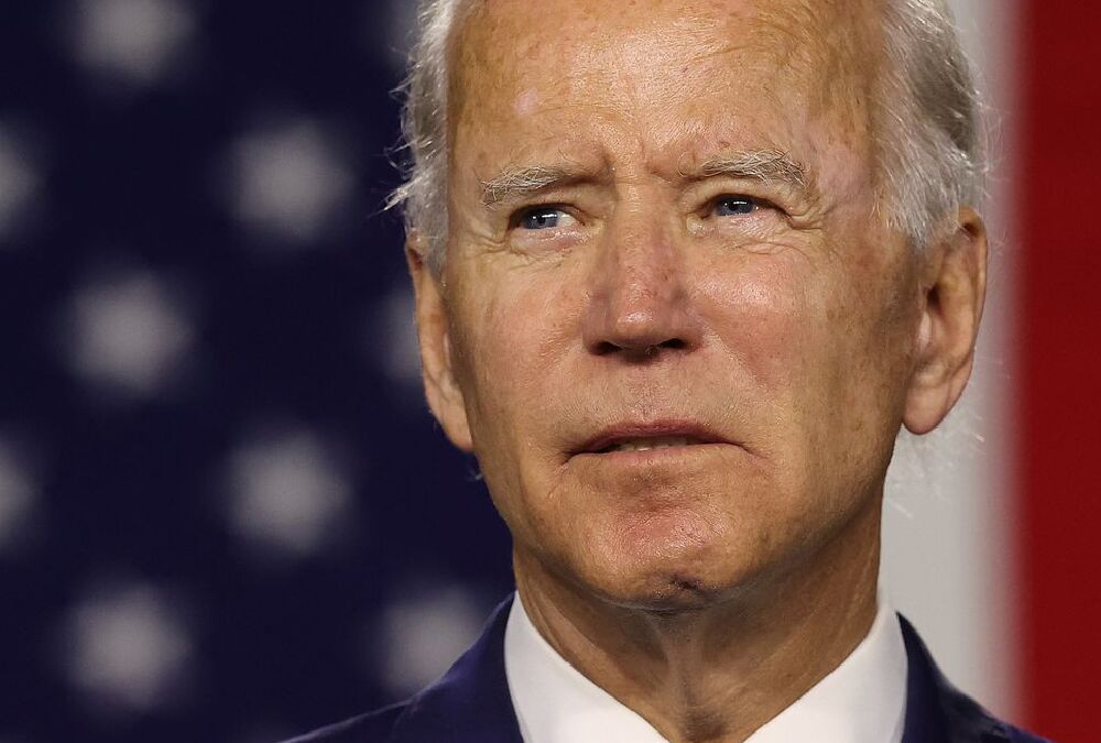 Больной ководом Байден пошел на поправку