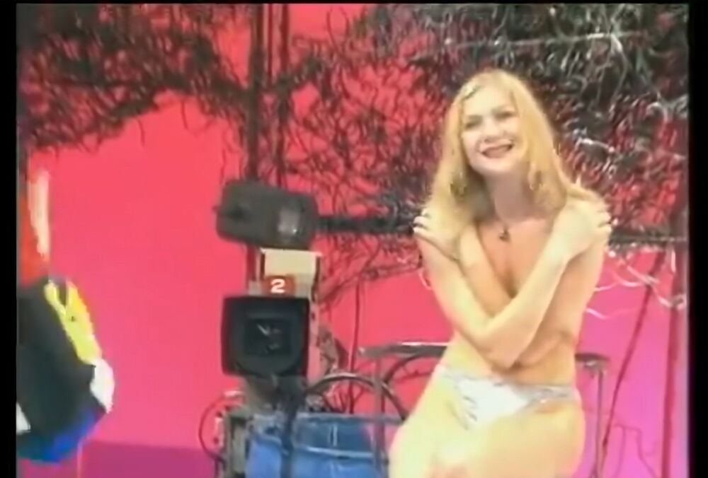 Детский омбудсмен, назвавшая ”голую вечеринку” Ивлеевой ”кончеными отморозками”, танцевала стриптиз на НТВ