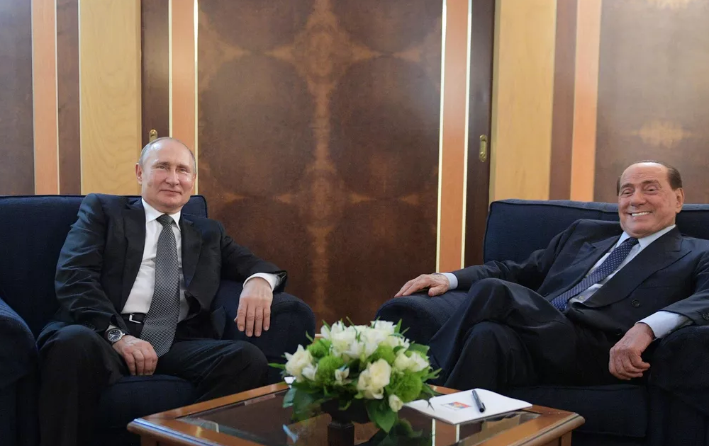 Сильвио Берлускони находится в реанимации