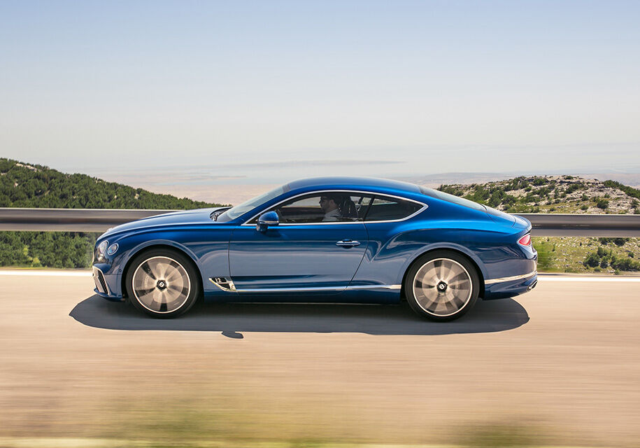 Топ-менеджер ”Нафтогаза” в разгар войны купил ”Бентли” за полмиллиона долларов