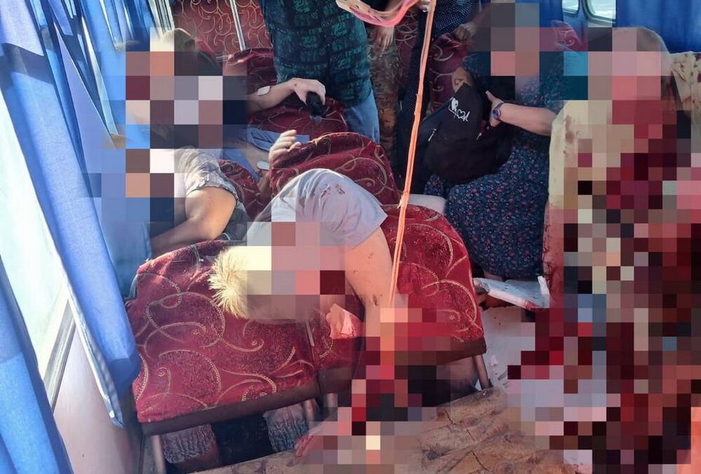 Россияне ударили дроном по маршрутке в пригороде Херсона: 2 погибших, 16 раненых