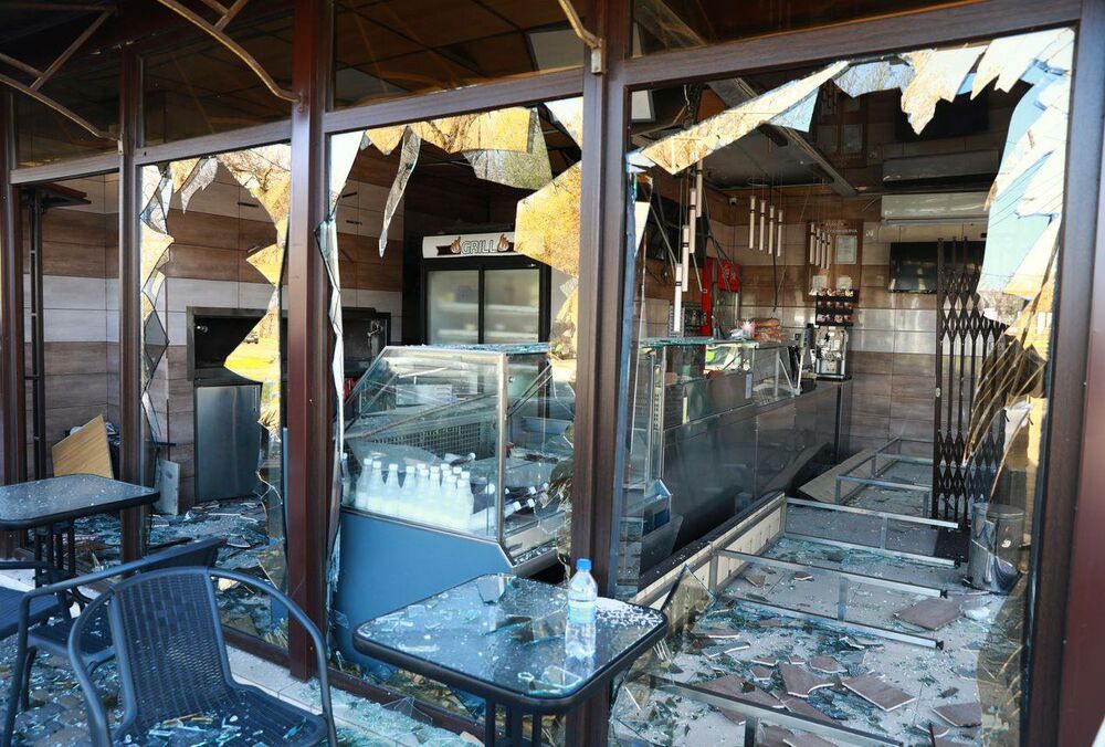 Двоє людей загинули під час атаки на Запоріжжя, у місті знову лунають вибухи