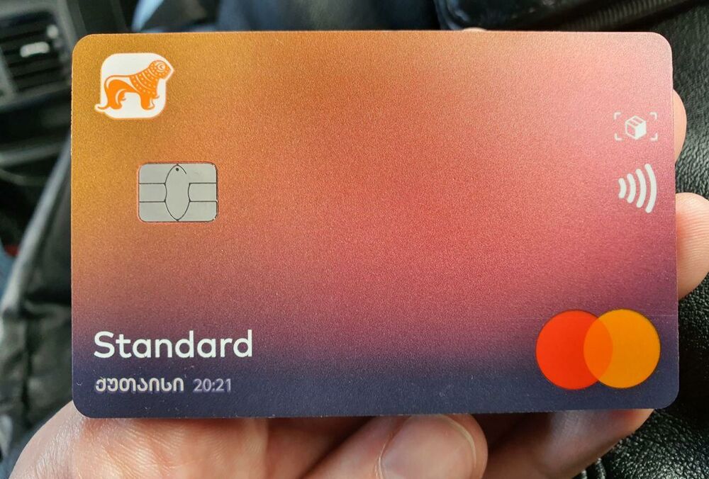 Найбільший банк Грузії обмежив для росіян оплату покупок дорожче 300 доларів у люксових бутіках