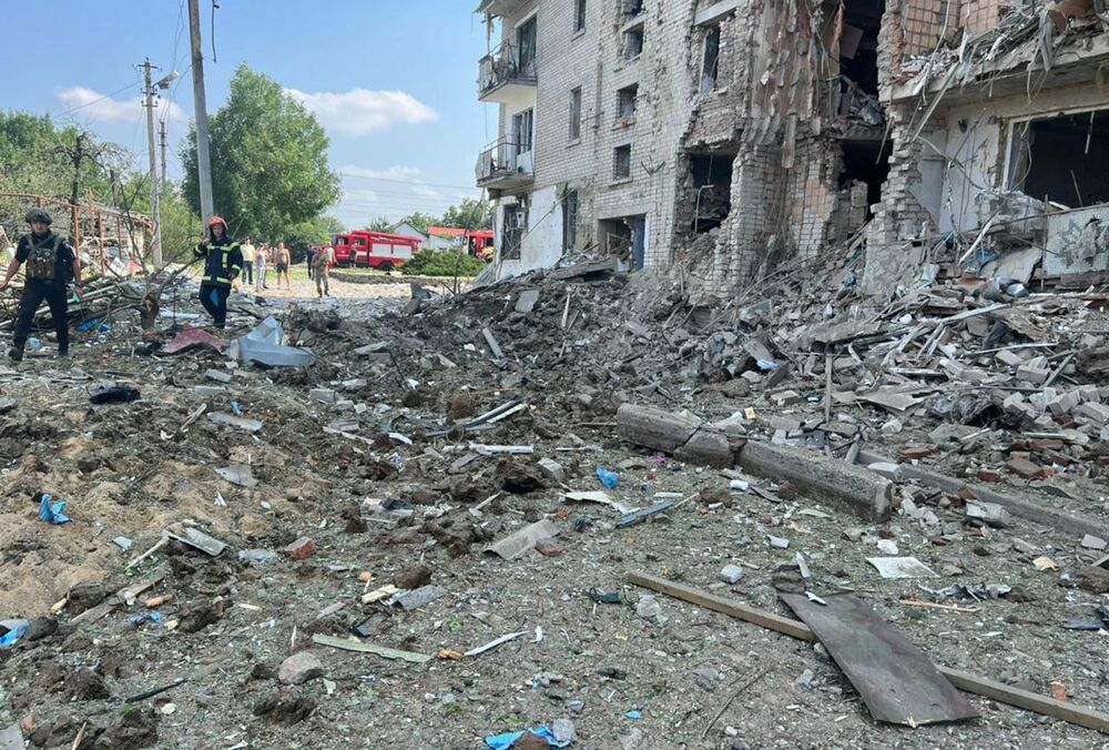 Российские военные массивно обстреливают Николаев Российские военные массивно обстреливают Николаев