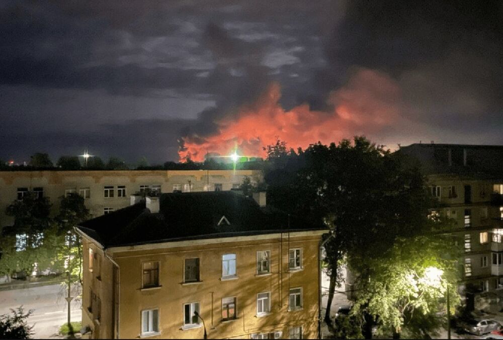 В результате взрывов в Пскове произошел пожар на военном аэродроме и в воинской части 