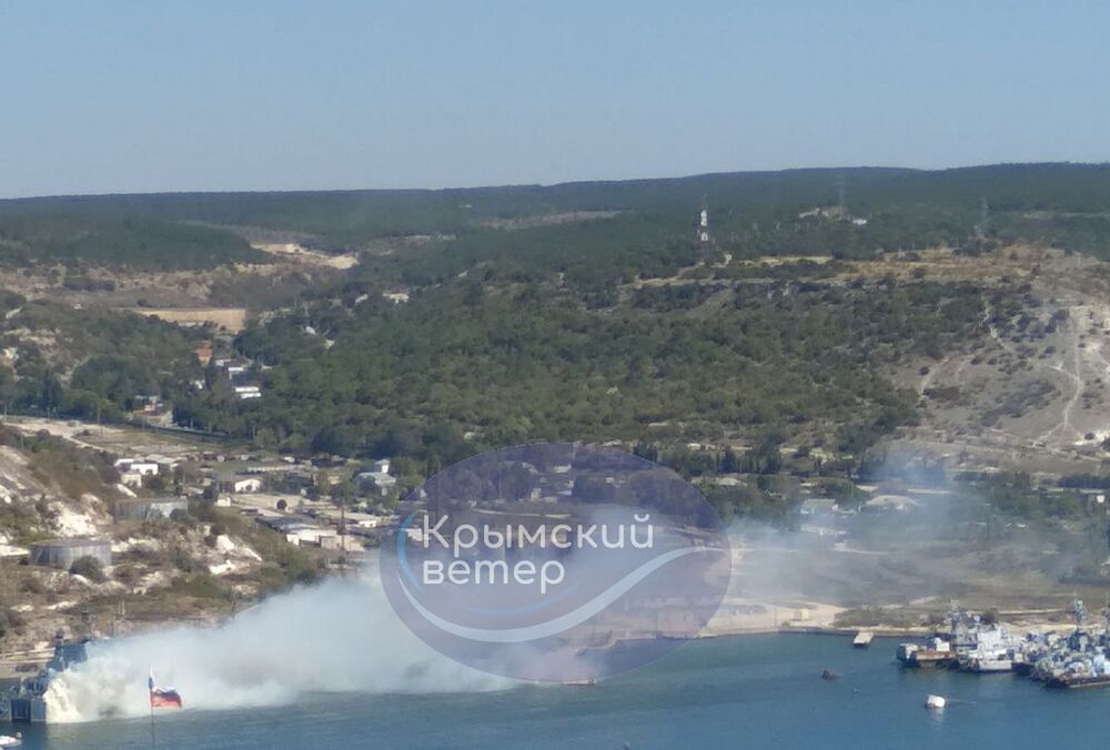 Ракетная атака по Крыму: жители Севастополя сообщили о взрывах и задымлении 