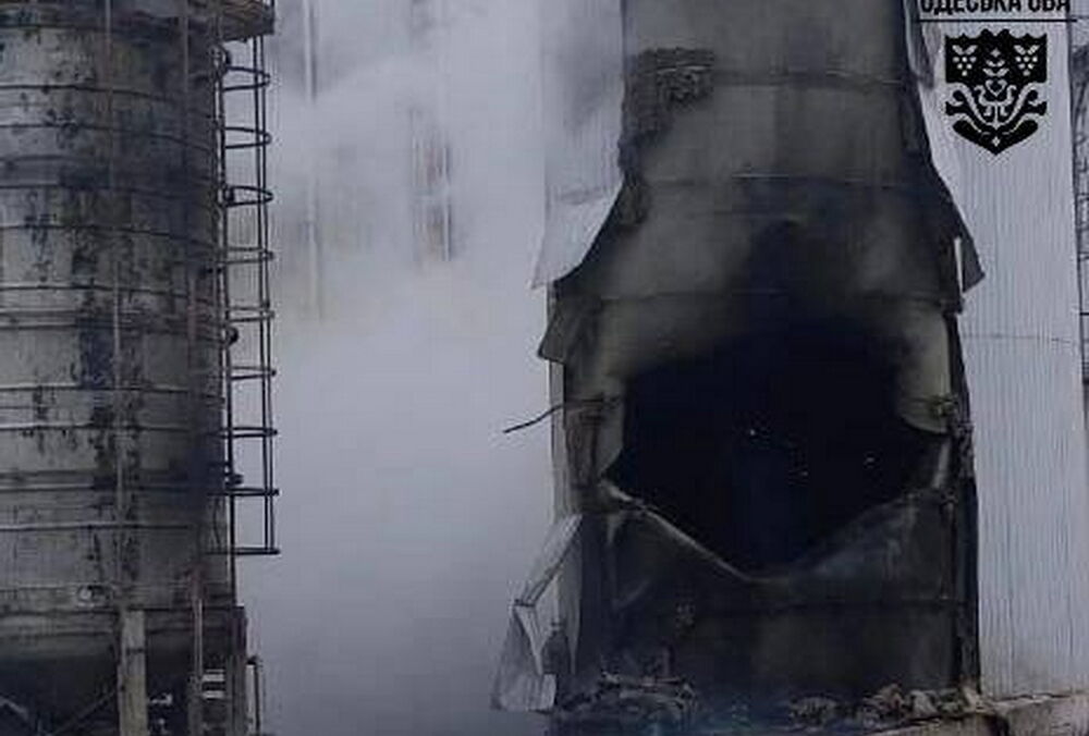 Одна людина постраждала, пошкоджено цивільне судно внаслідок російської атаки на порт Одеської області