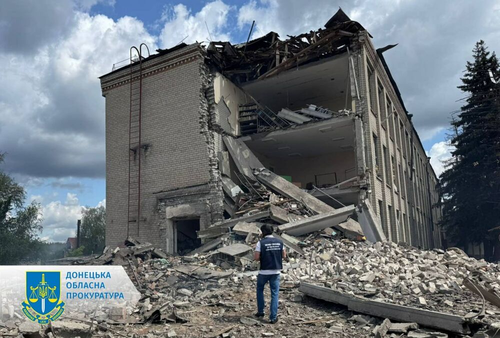 Росія вдарила по житловому кварталу Святогірська