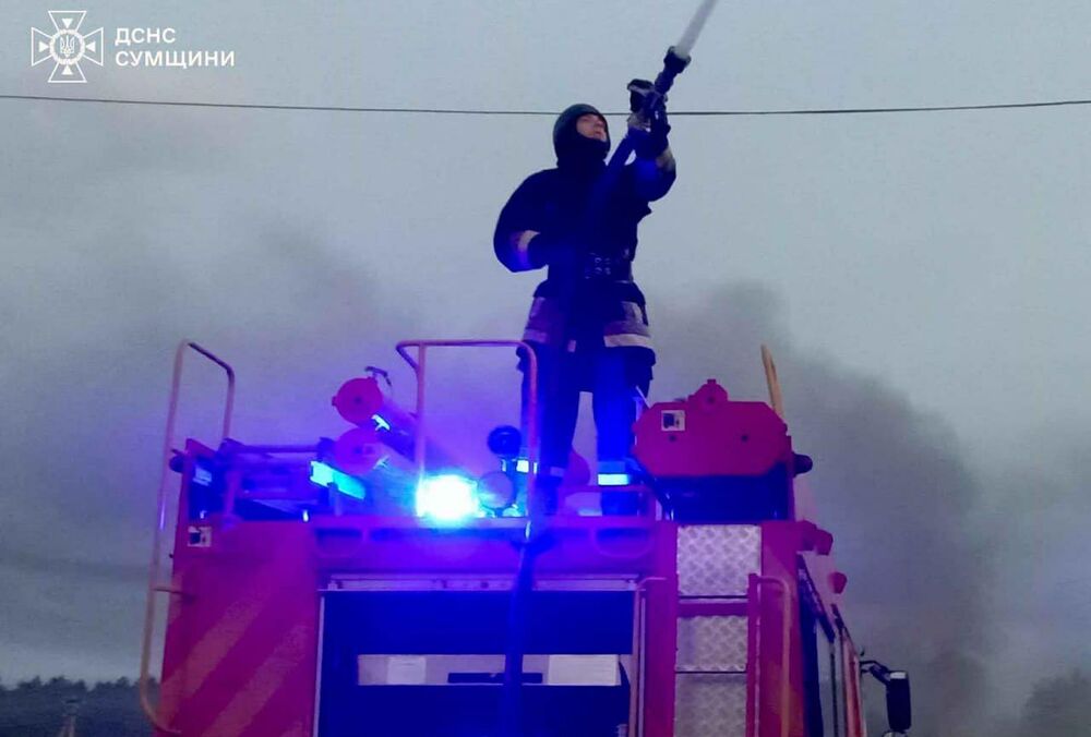 Двоє людей постраждали внаслідок обстрілу Сумської області