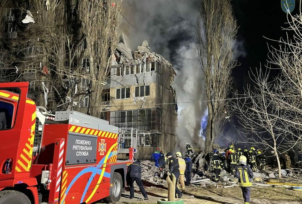 Из-за атаки шахедами в Одессе погибли и пострадали, продолжается разбор завалов