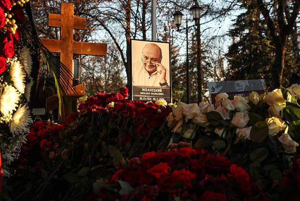 У тиші і з почестями: Жванецького поховали на Новодівичому кладовищі