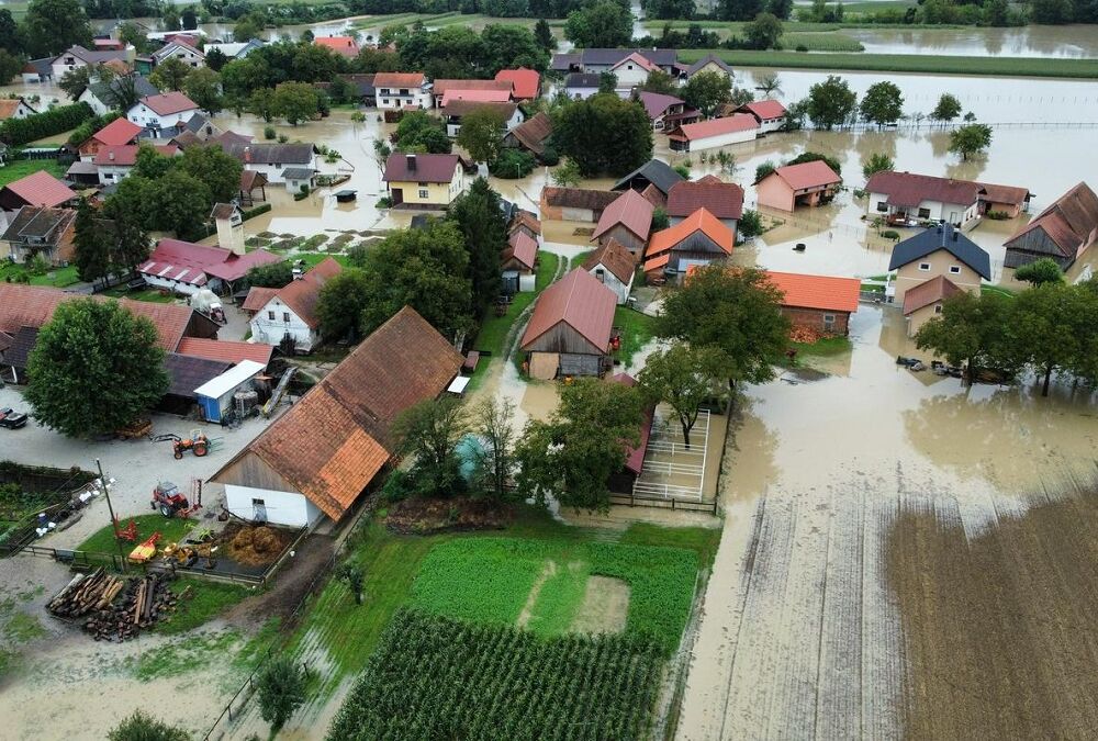 Три людини стали жертвами масштабної повені у Словенії