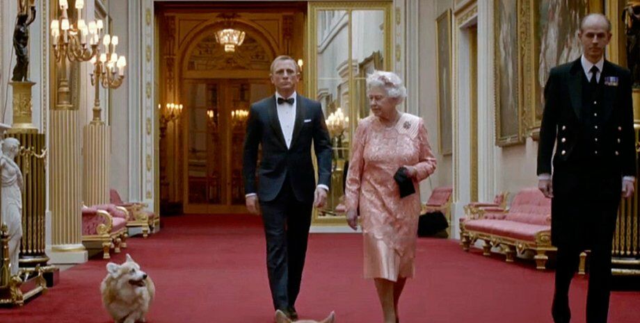  Британська королева випустила елітні парфуми для собак