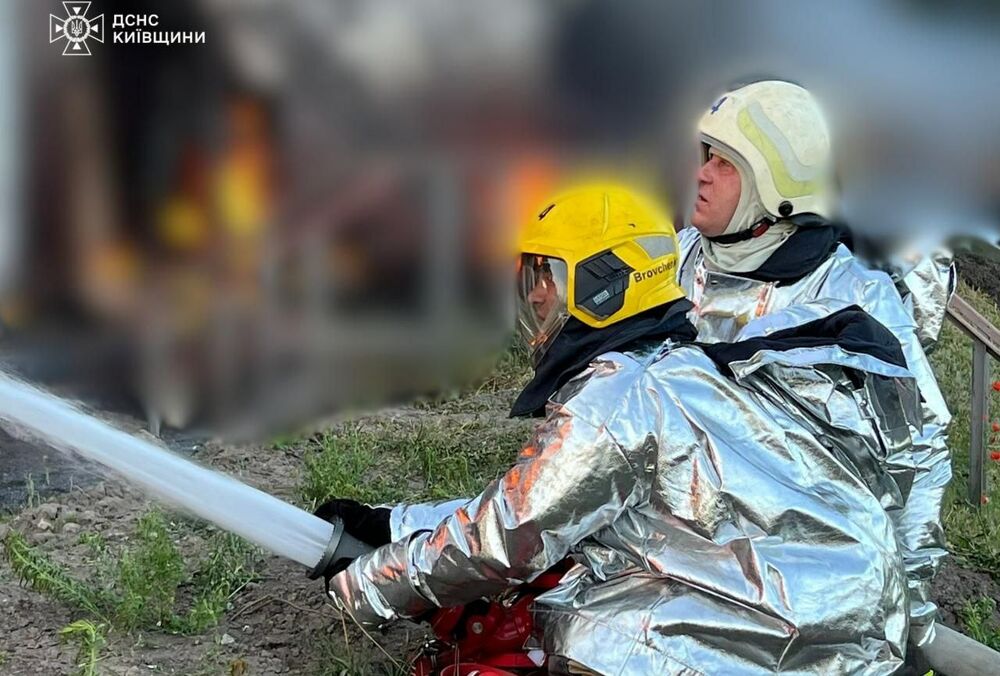 Ночью ПВО сбила 5 ракет и 48 дронов: в Киевской области до сих пор тушат пожар (кадры)