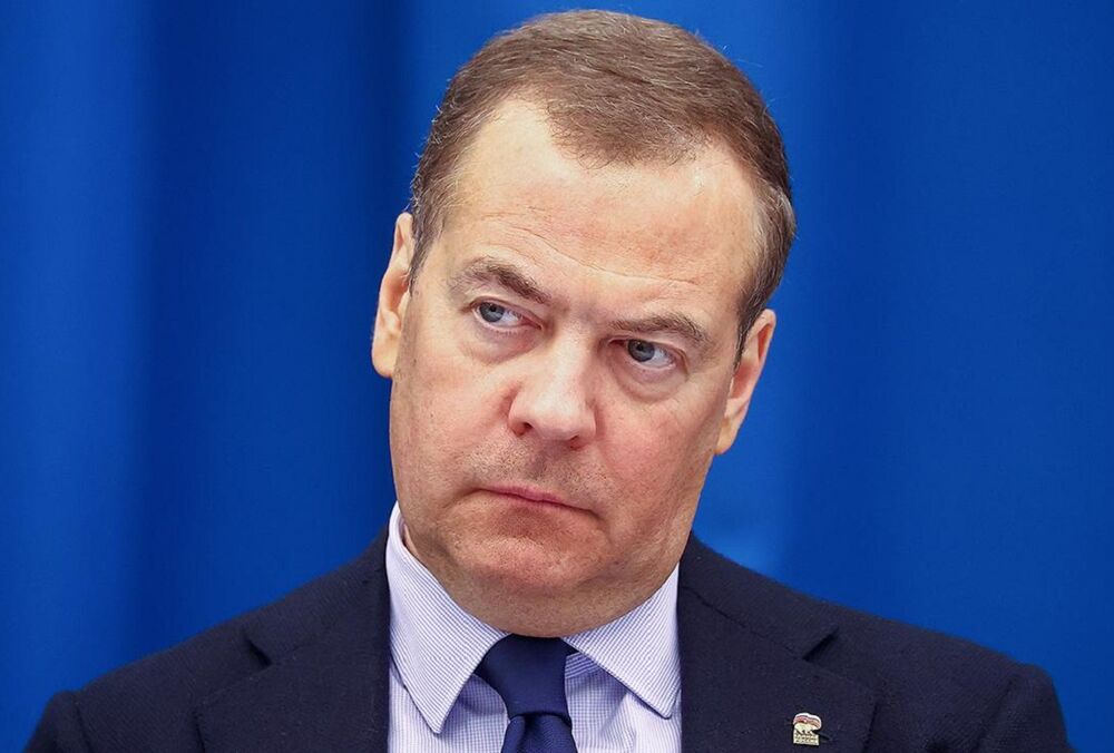 Медведєв заявив, що постачання зброї Україні призведе до ”ядерного апокаліпсису”